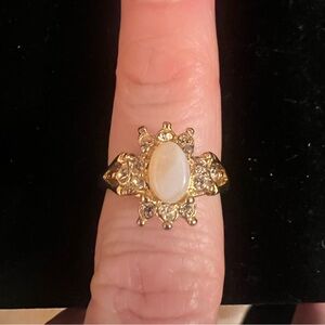Good tone opal-like clear stone ring size 6